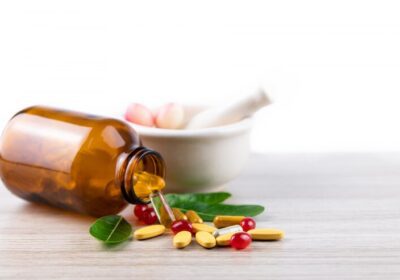 alternative-herbal-medicine-capsule-vitamin-supplement-from-natural_103324-249