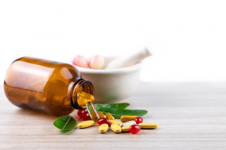 alternative-herbal-medicine-capsule-vitamin-supplement-from-natural_103324-249