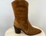 Fashionable shoes for women in London at affordable price