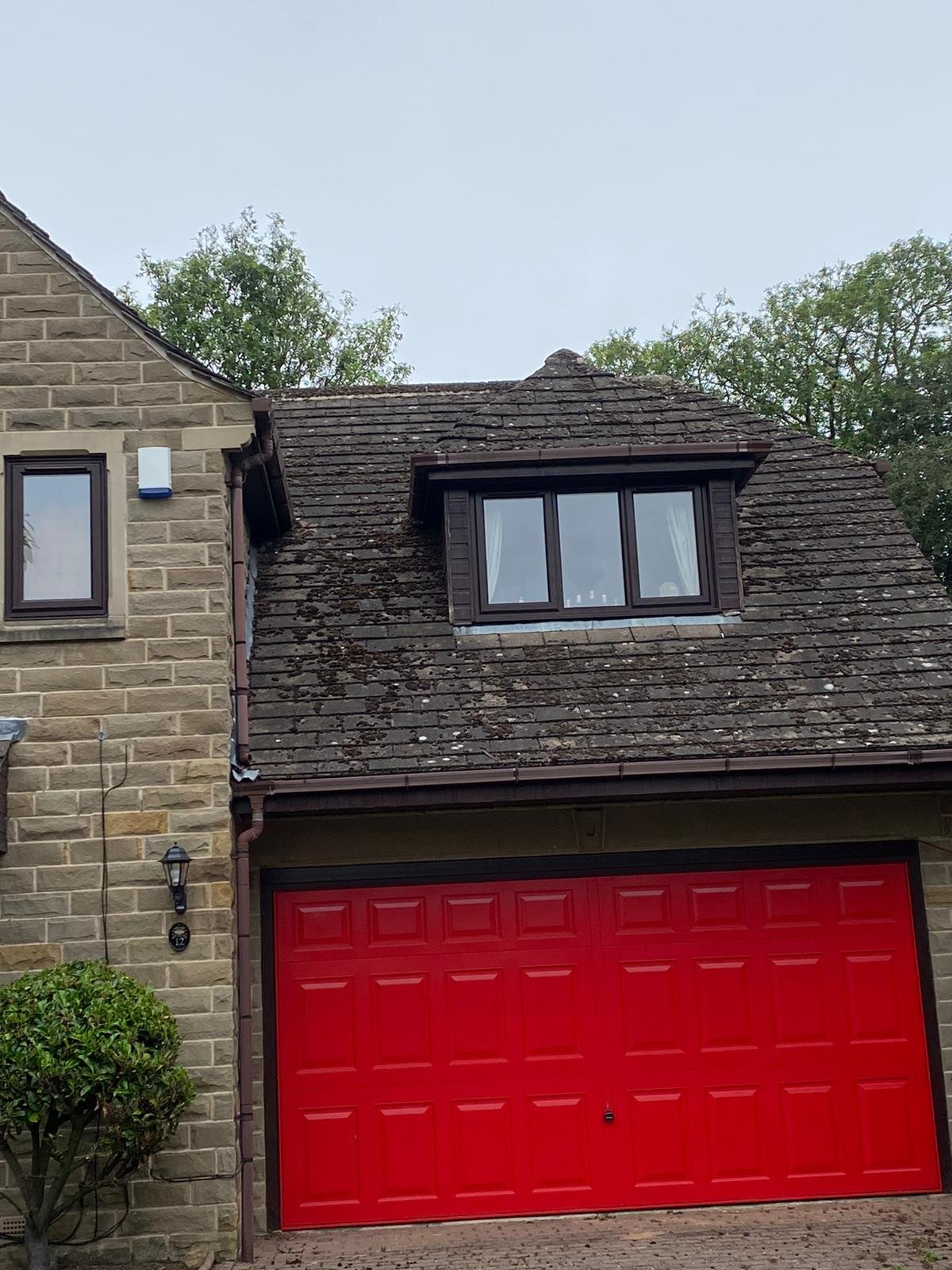 GET AFFORDABLE ROOF CLEANING SERVICES IN LEEDS