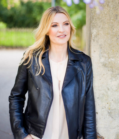 Need An Online Dating Profile Photograph Shoot? – Hey Saturday