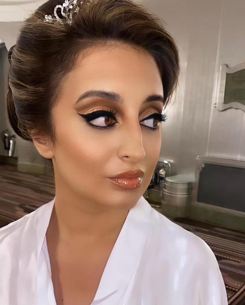 Lashes for sale/Glam Make Up Artist, London-based and can travel.