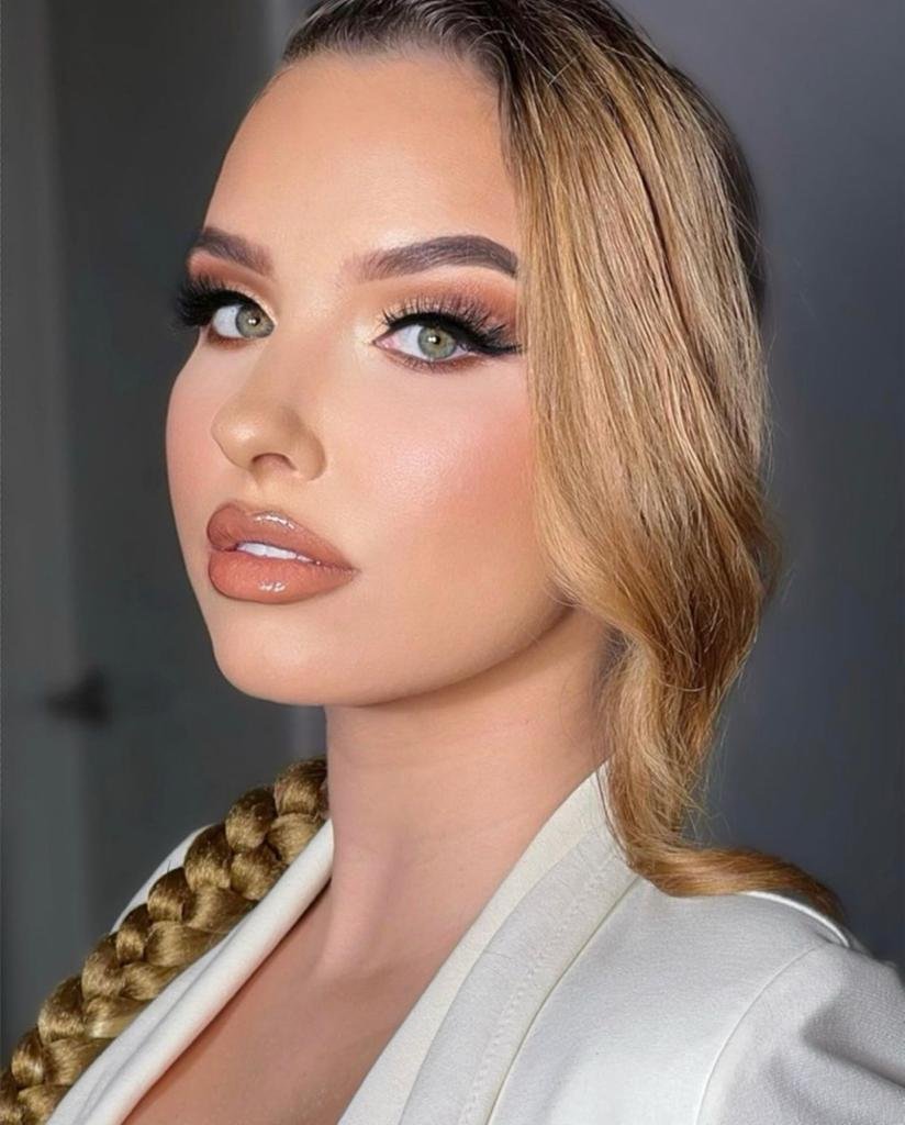 Lashes for sale/Glam Make Up Artist, London-based and can travel.
