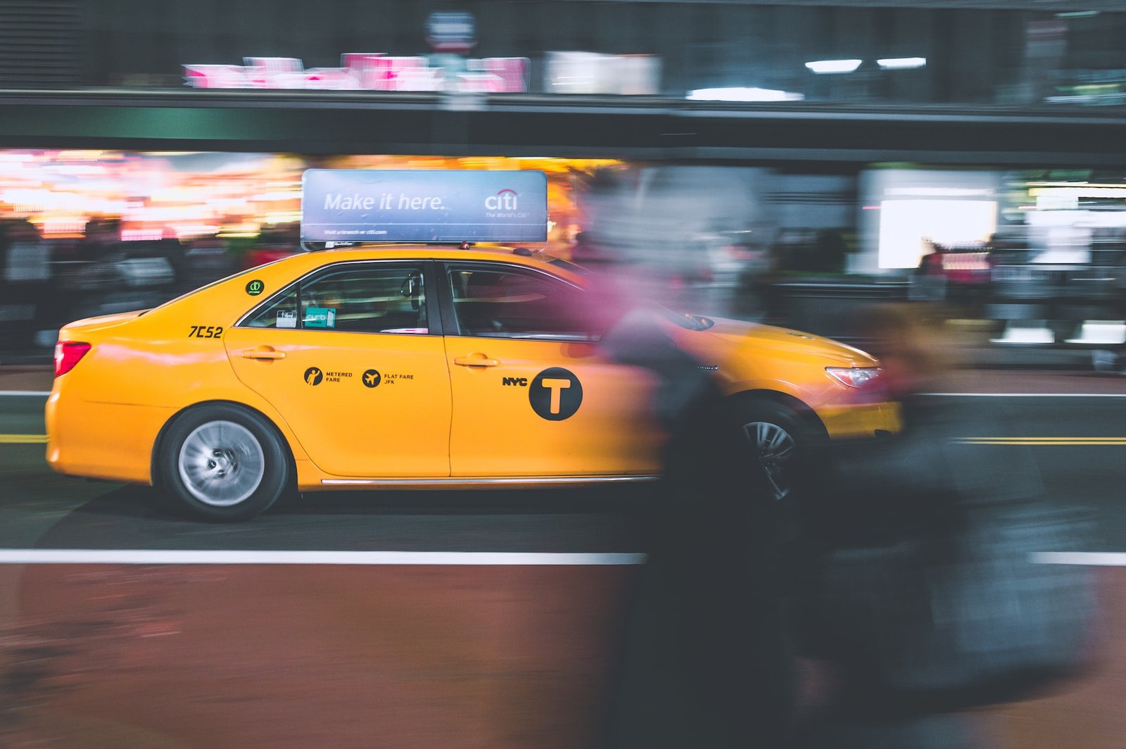 Amesbury Airport Transfer – Book Now With The UK’s Leading Airport Taxi Firm