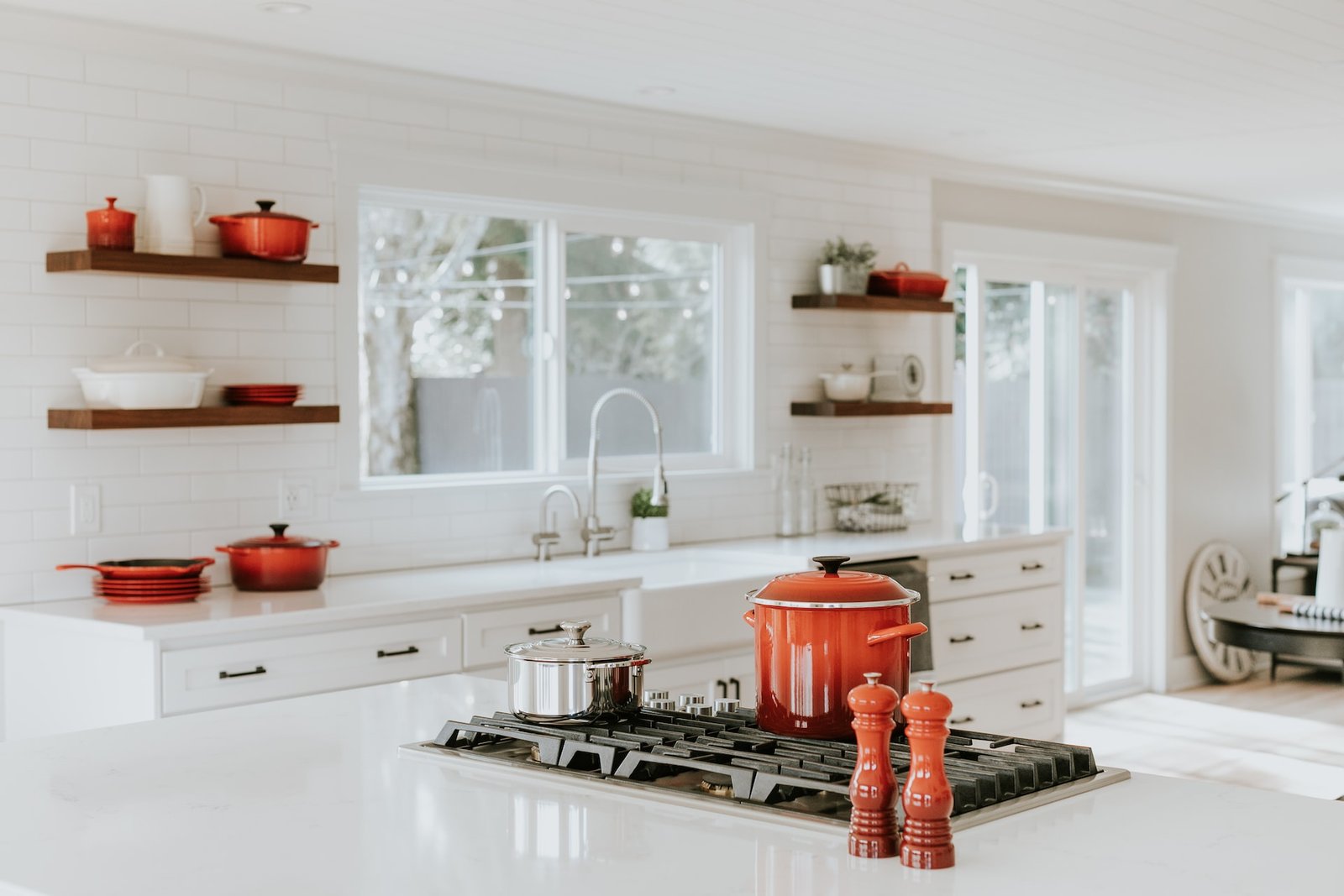 Unlock a World of Possibilities with Alternative Doors – Your Go-To for Kitchen Doors Installation