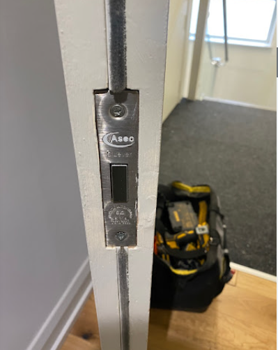 Hire Emergency Locksmith Service in Earls Court
