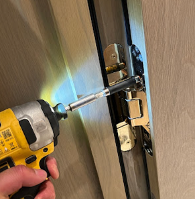 Hire Emergency Locksmith Service in Earls Court